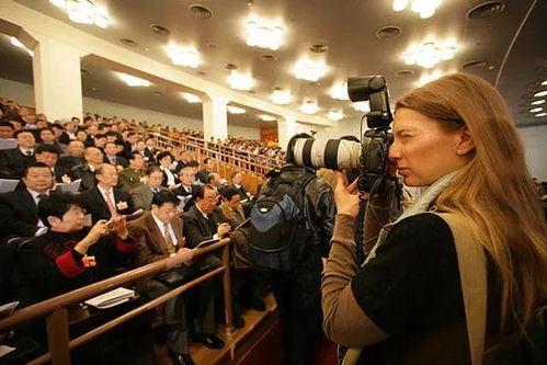 国外记者爆料新闻视频,独家爆料背后的真相 第2张 国外记者爆料新闻视频,独家爆料背后的真相 第2张