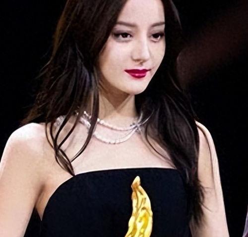 娱乐圈吃瓜迪丽热巴是谁,娱乐圈吃瓜界的焦点人物  第3张