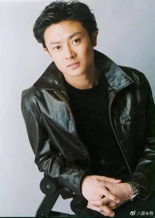 娱乐圈近2天最新爆料,明星恋情曝光,幕后黑手浮出水面! 第3张 娱乐圈近2天最新爆料,明星恋情曝光,幕后黑手浮出水面! 第3张