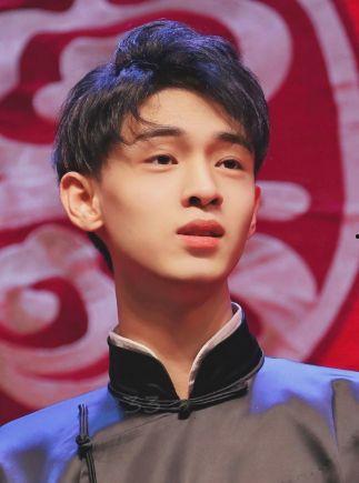 头号爆料秦霄贤是谁啊视频,秦霄贤身份大起底  第2张