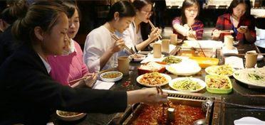 城市人吃饭视频爆料,揭秘日常饮食背后的故事 第2张 城市人吃饭视频爆料,揭秘日常饮食背后的故事 第2张